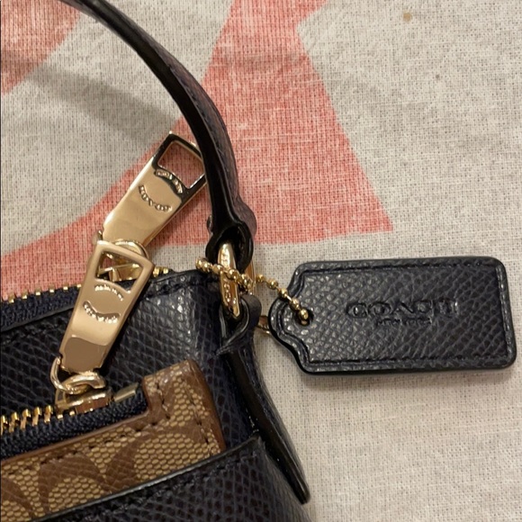 Coach Crossbody Bag - Picture 3 of 11